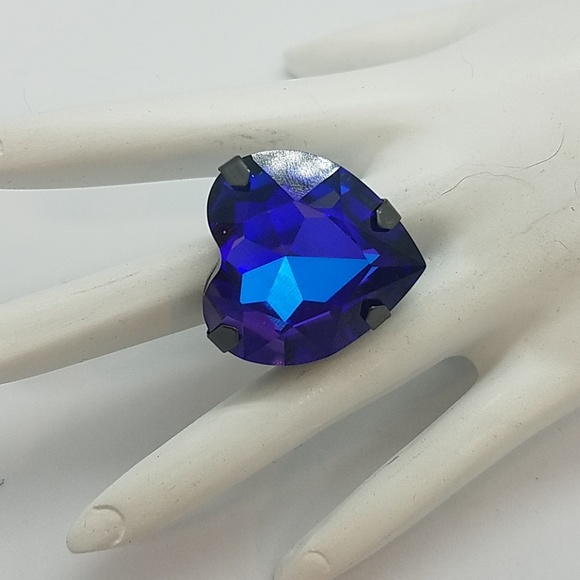 HEART THROB HELIOTROPE CRYSTAL HEART RING NEW - Picture 2 of 7